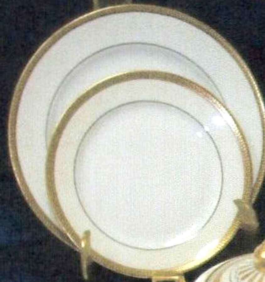 THO179 Luncheon Plate by Thomas-1