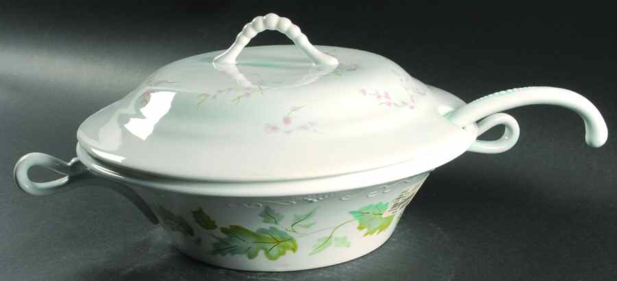 Lucy Tureen & Lid w/Ladle by Tracy Porter-1