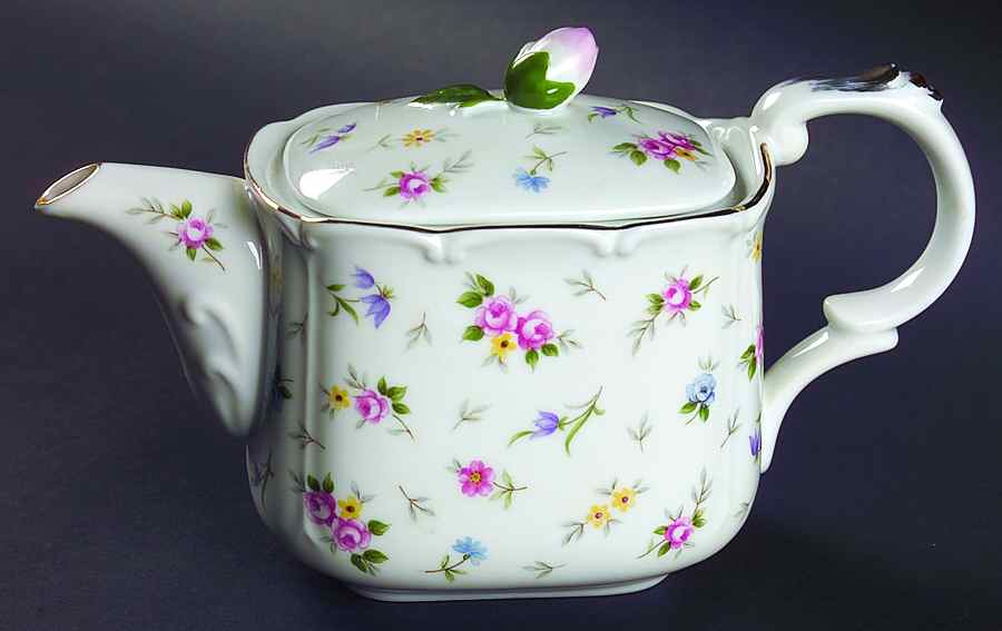 Victoria Teapot & Lid by Takahashi-1
