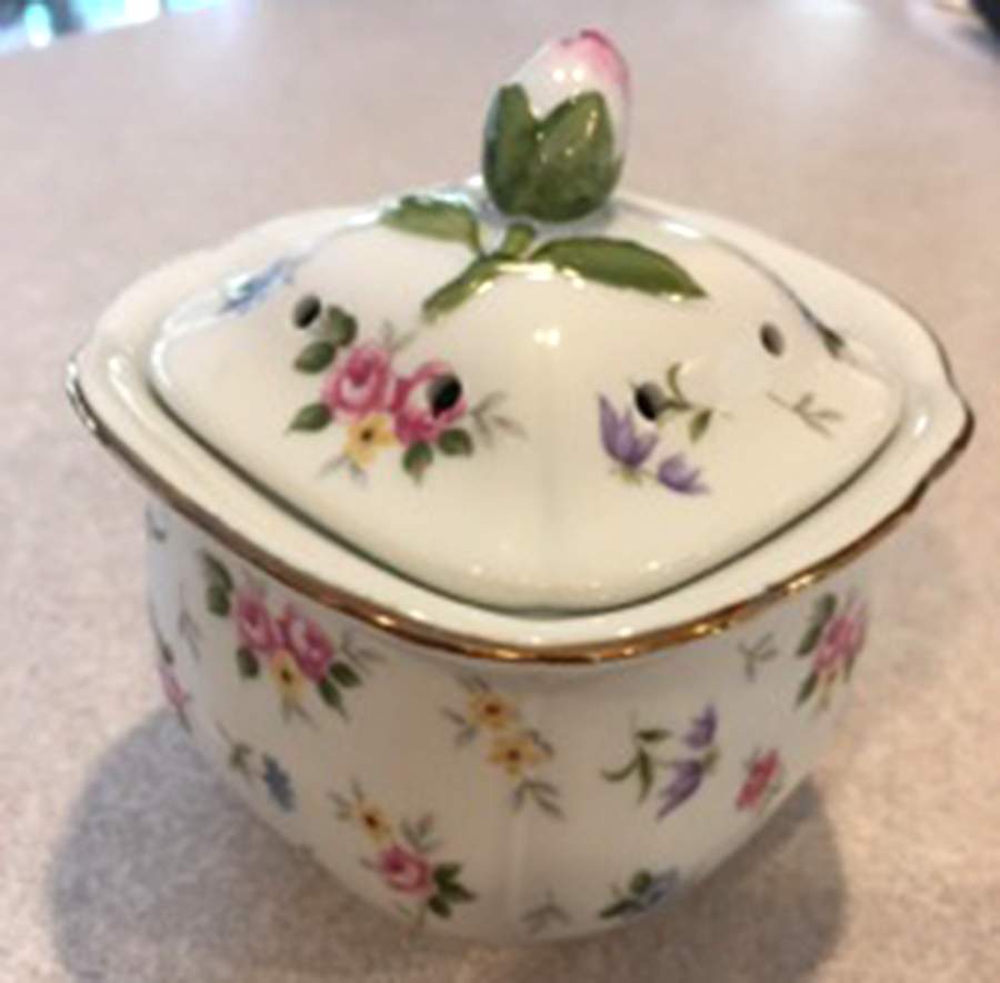 Victoria Potpourri Jar & Lid by Takahashi-1