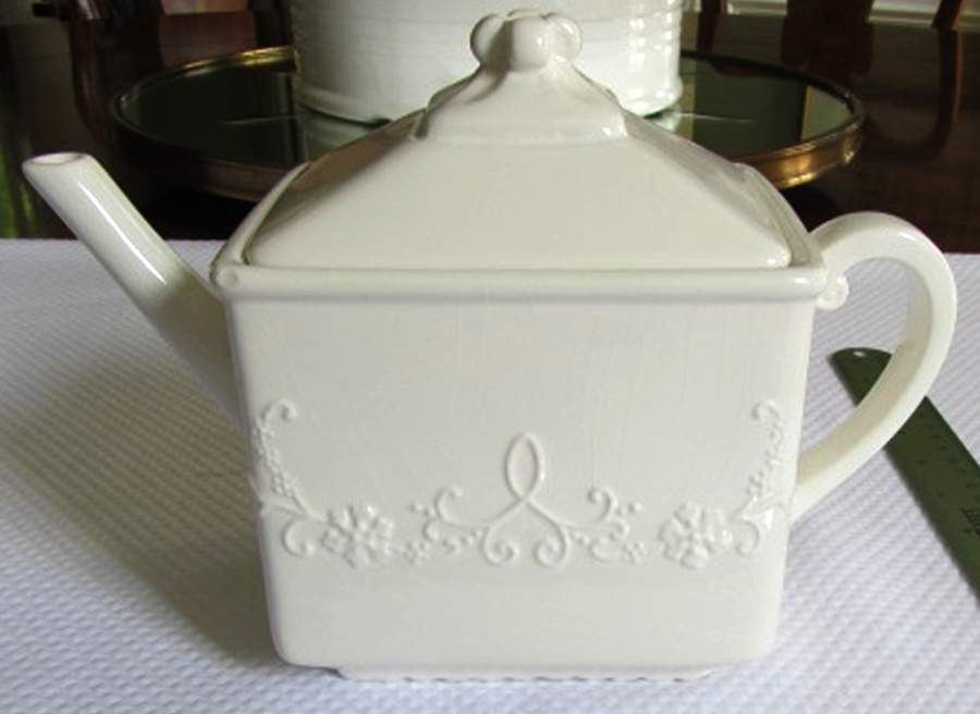 Lace White Teapot & Lid by Tracy Porter-1
