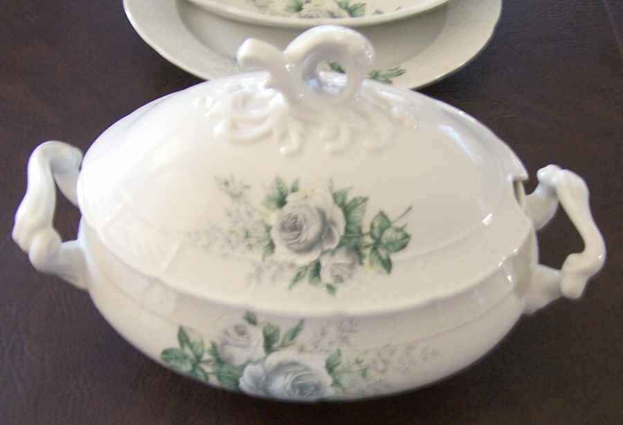 THU192 Tureen &  Lid by Thun-1