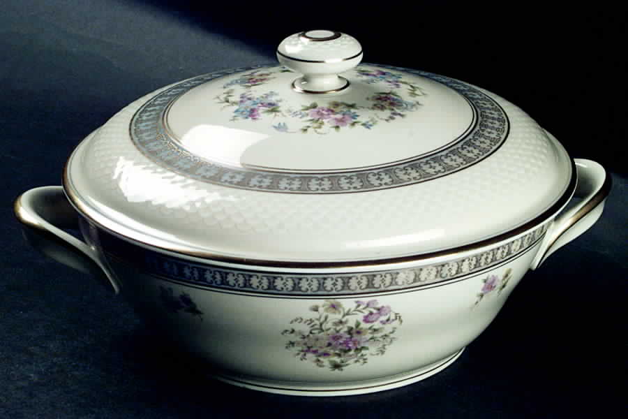 01-106 Round Covered Vegetable by Thomas-1