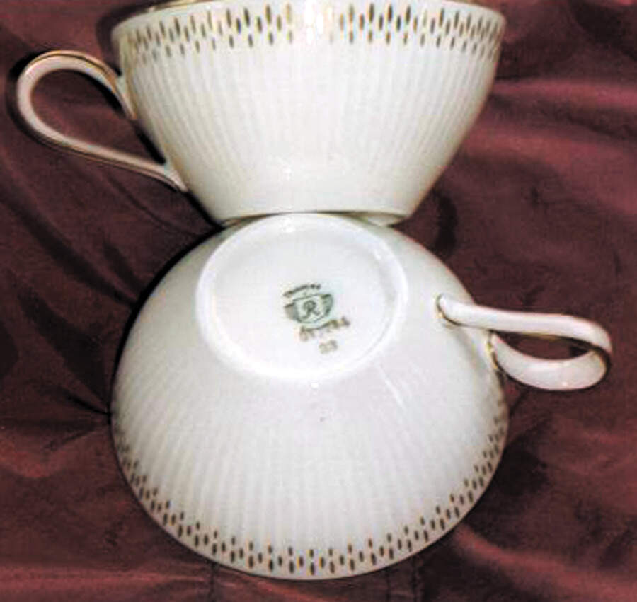 01-244 Flat Cup by Thomas-1