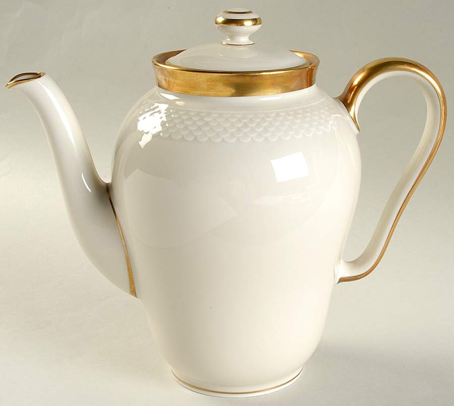 01915 Coffee Pot & Lid by Thomas-1