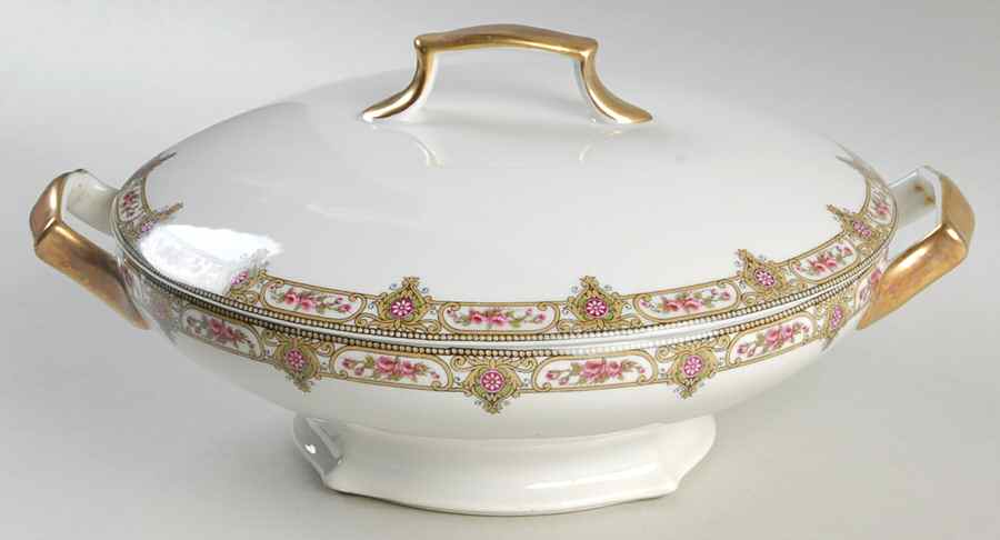 6892C Round Covered Vegetable by Tressemanes & Vogt-1
