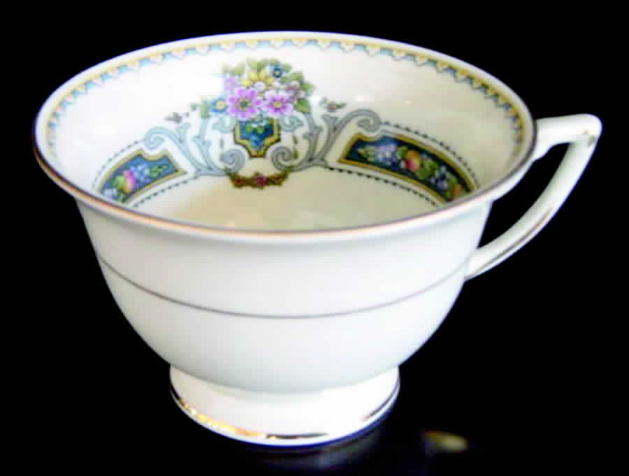 THO217 Footed Cup by Thomas-1