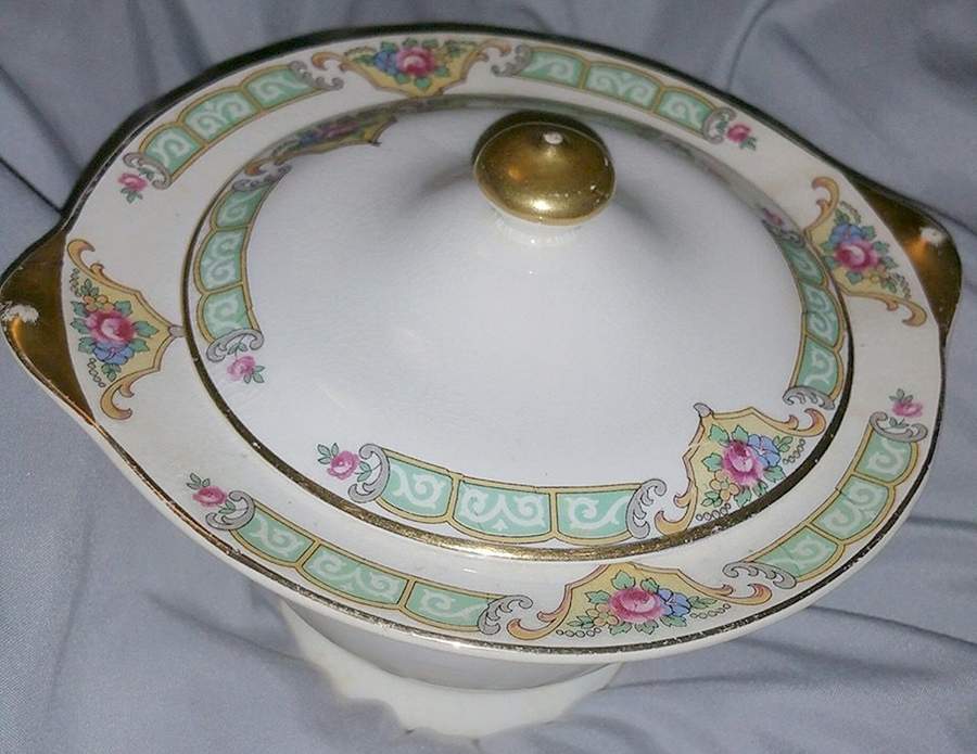 TST489 Sugar Bowl & Lid by Taylor, Smith & Taylor (Ts&T)-1
