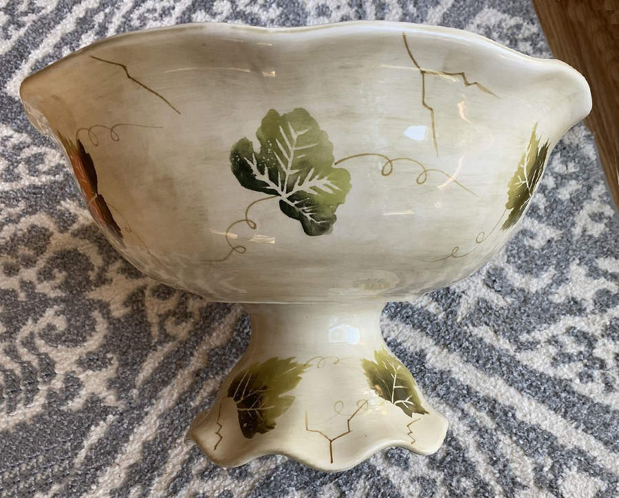 Cabernet (Semi Scallop, Rippled) Pedestal Bowl by Tabletops Unlimited-1