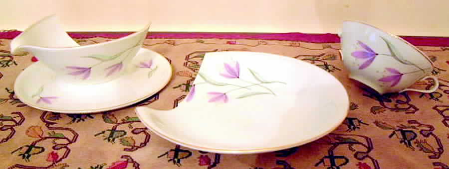 THU217 Gravy Boat with Attached Underplate by Thun-1