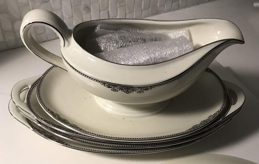 6023 Gravy Boat with Attached Underplate by Thomas-1