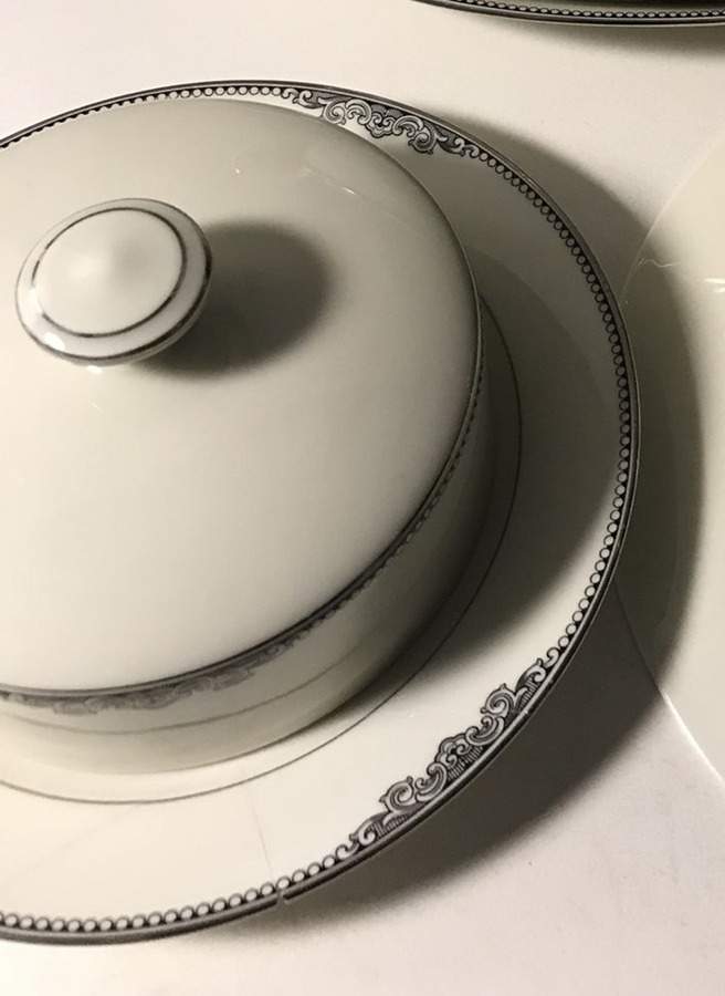 6023 Round Covered Butter by Thomas-1
