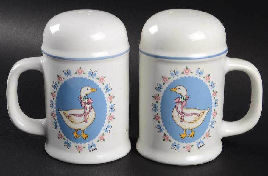 Ribbon Geese Stove Top Salt & Pepper Set by Treasure Craft-1