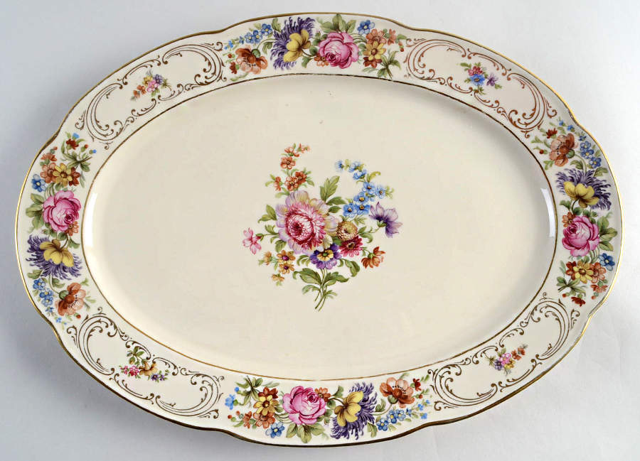 Wettin (Scalloped) 15" Oval Serving Platter by Tirschenreuth-1