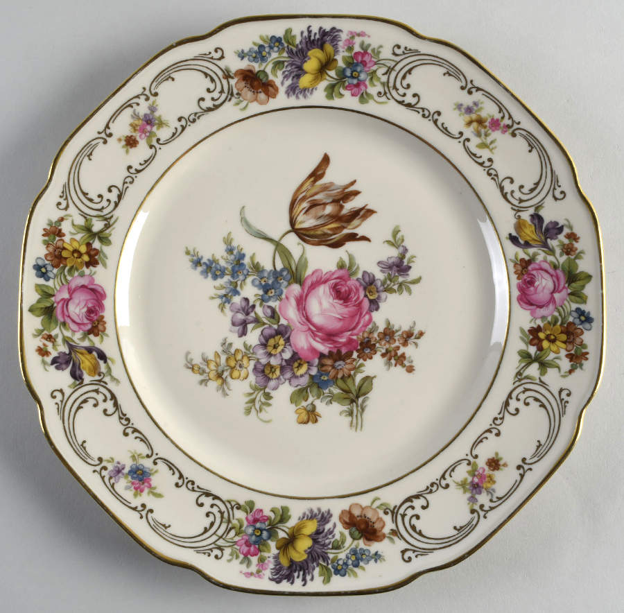 Wettin (Scalloped) Dinner Plate by Tirschenreuth-1