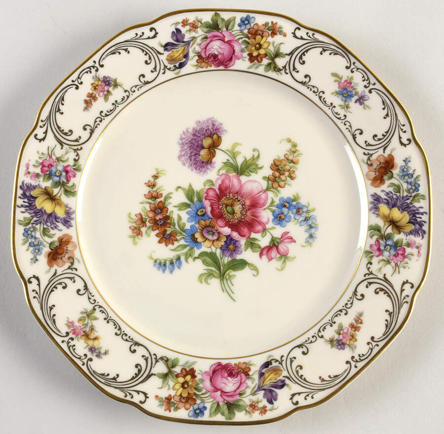 Wettin (Scalloped) Small Dinner Plate by Tirschenreuth-1
