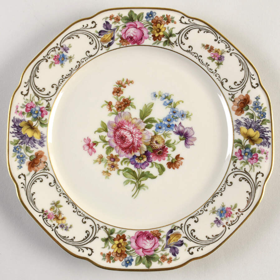 Wettin (Scalloped) Small Dinner Plate by Tirschenreuth-1