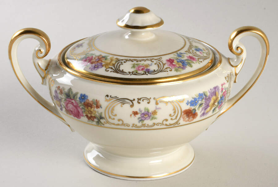 Wettin (Scalloped) Sugar Bowl & Lid by Tirschenreuth-1