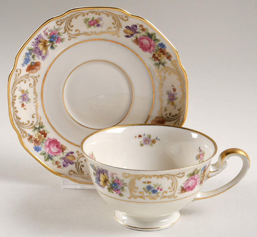 Wettin (Scalloped) Footed Cup & Saucer Set by Tirschenreuth-1