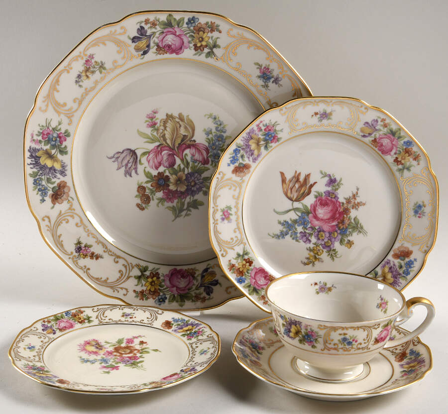 Wettin (Scalloped) 5 Piece Place Setting by Tirschenreuth-1