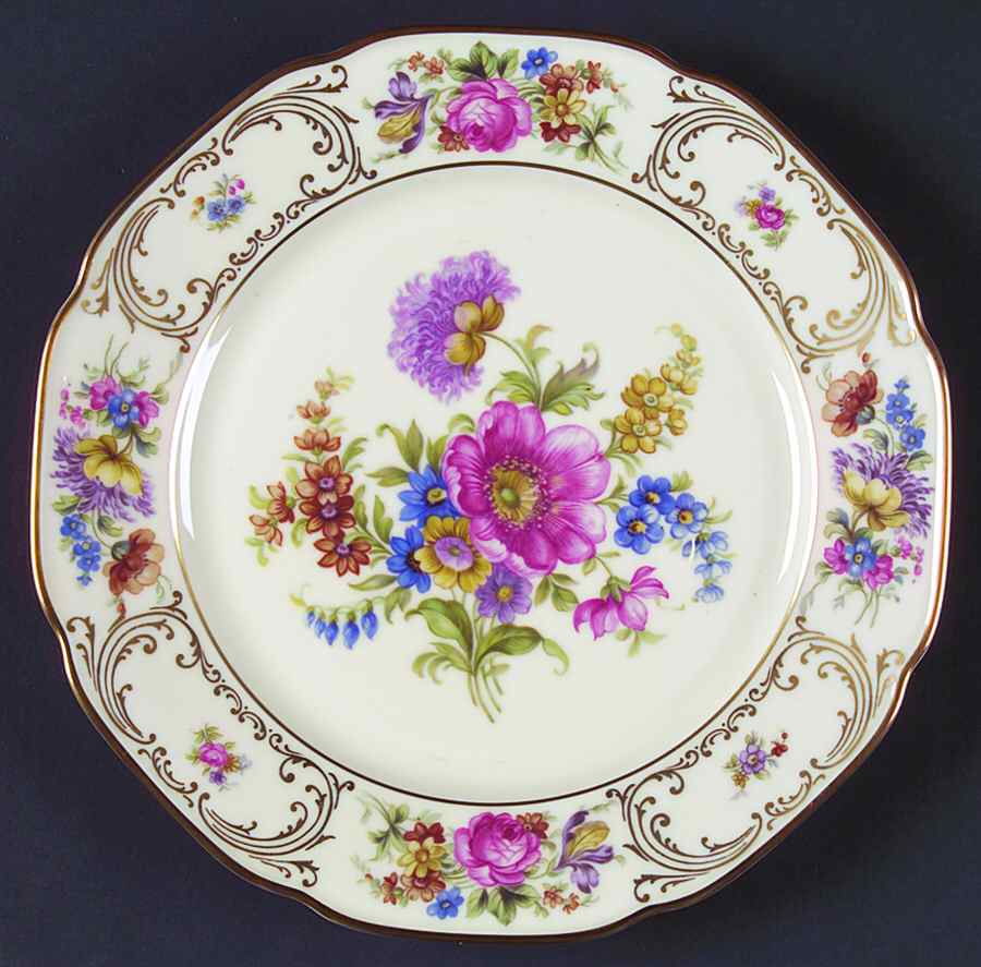 Wettin (Scalloped) Luncheon Plate by Tirschenreuth-1