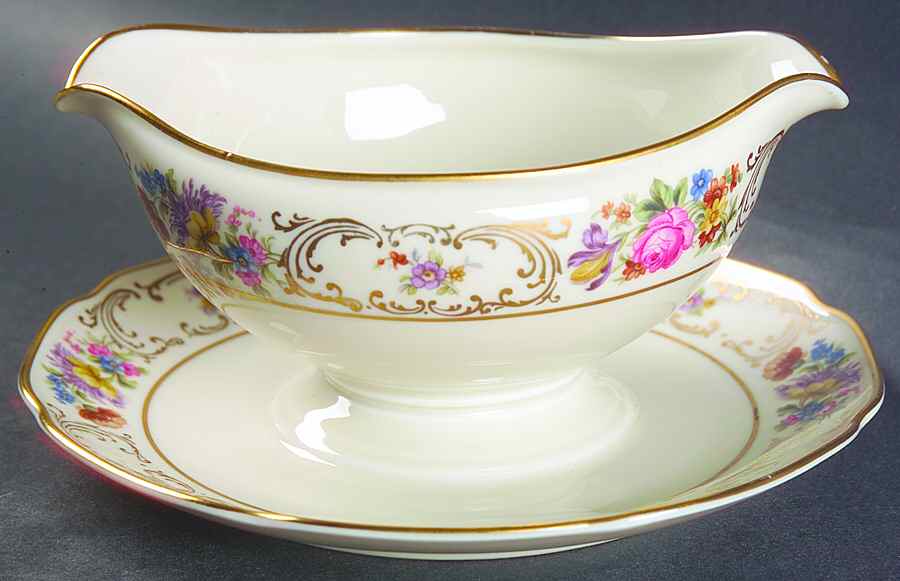 Wettin (Scalloped) Gravy Boat with Attached Underplate by Tirschenreuth-1