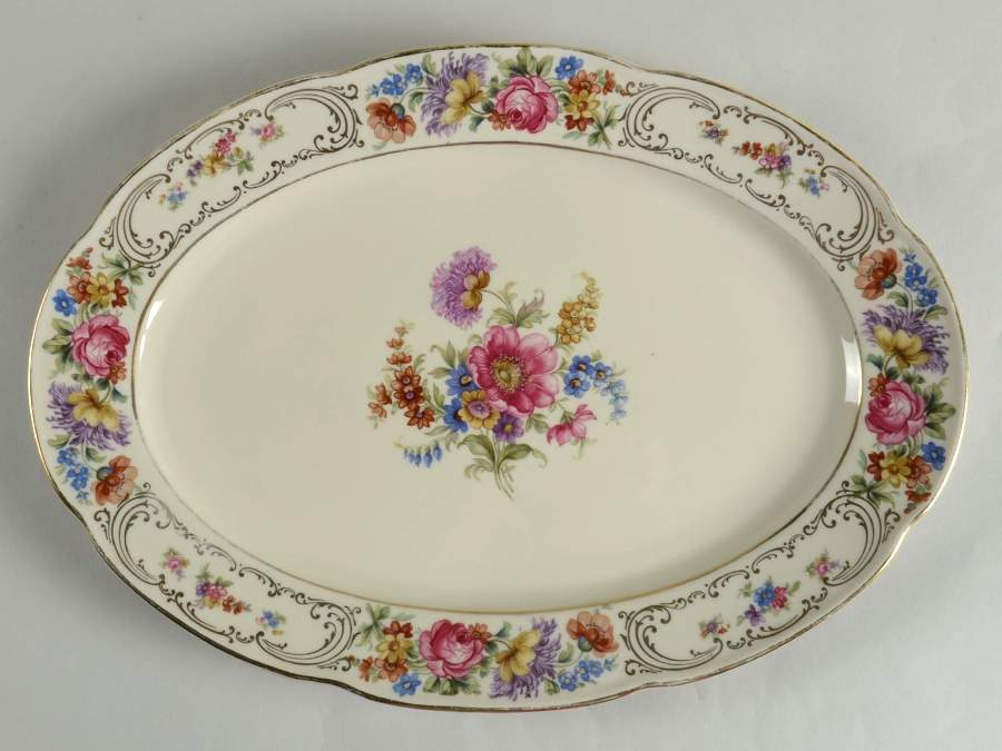 Wettin (Scalloped) 15" Oval Serving Platter by Tirschenreuth-1