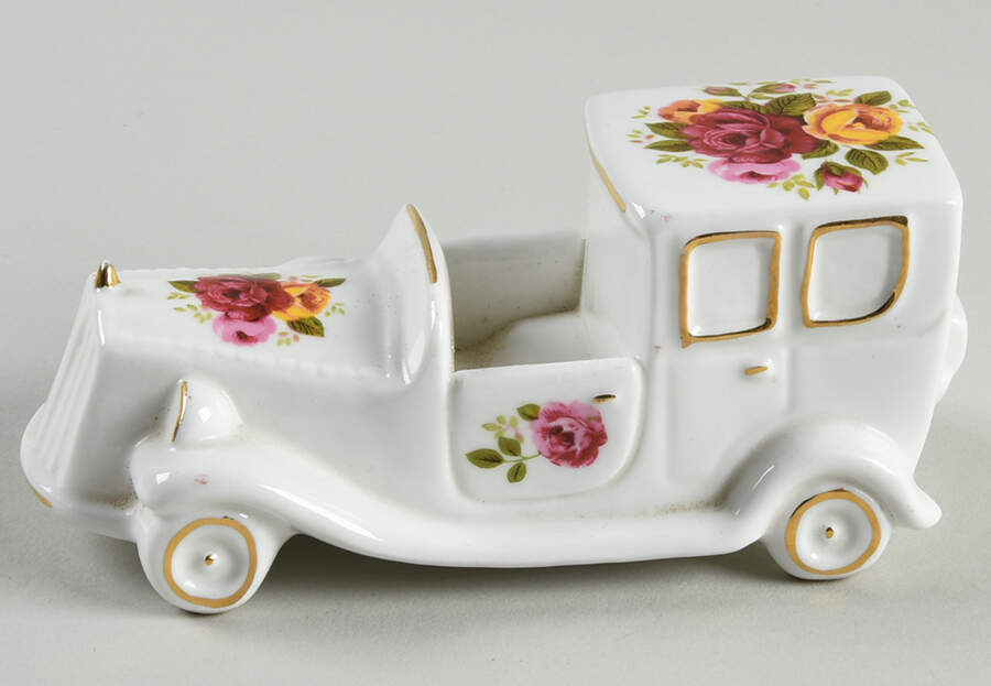Cottage Rose Figurine by Taiwan-1
