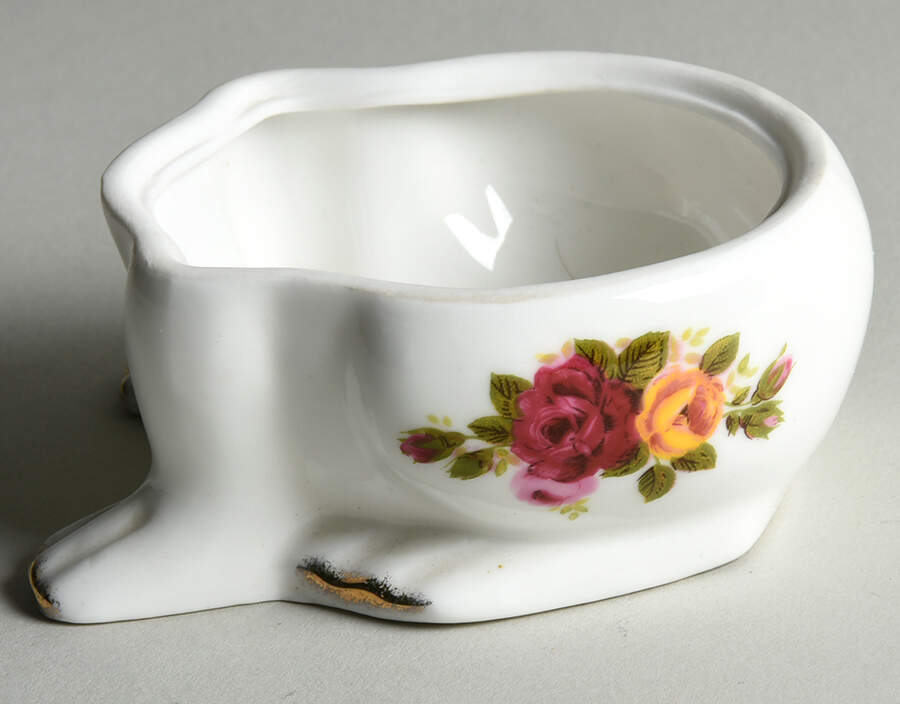 Cottage Rose Figural Box No Lid by Taiwan-1