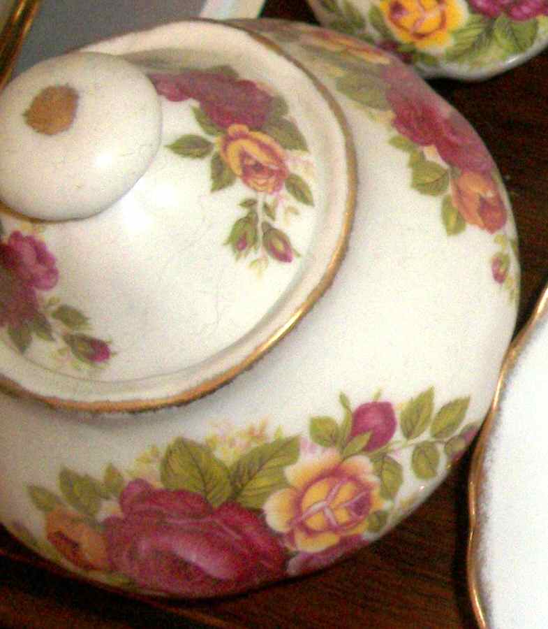 Cottage Rose Sugar Bowl & Lid by Taiwan-1