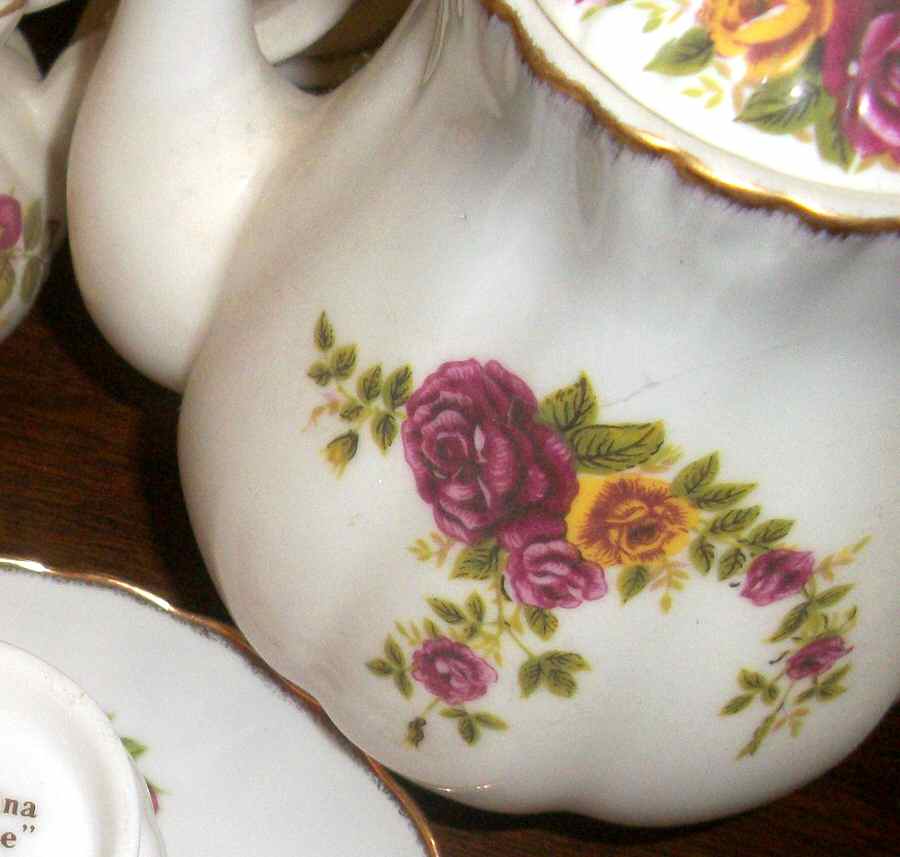 Cottage Rose Teapot & Lid by Taiwan-1