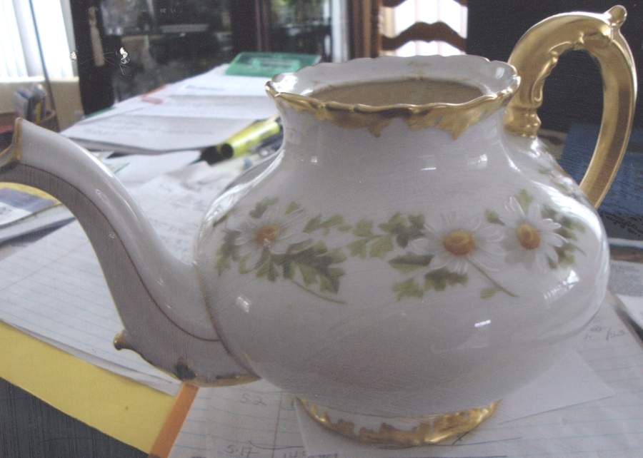 TRV372 (Rim) Teapot No Lid by Tressemanes & Vogt-1