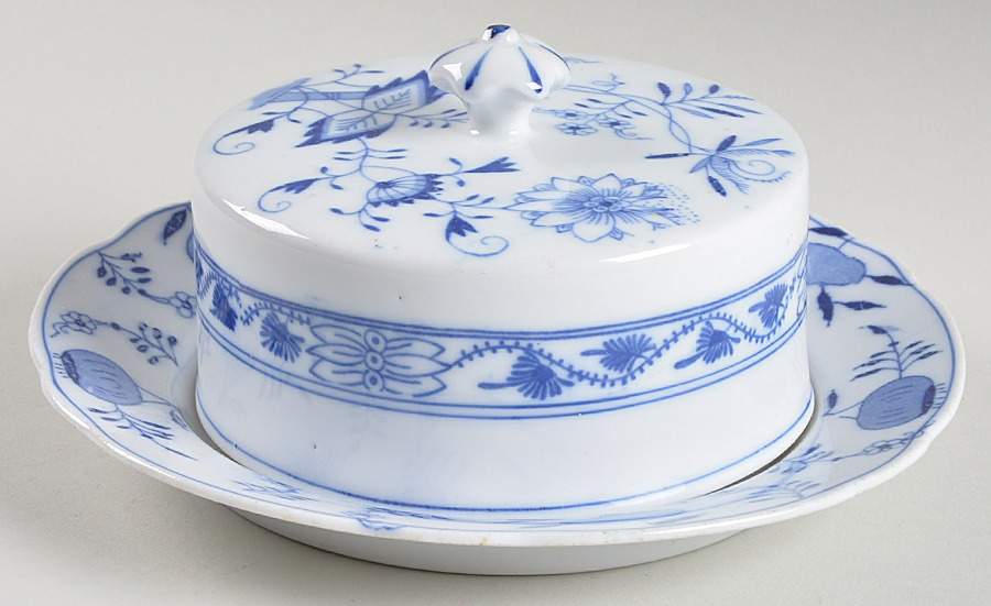 Blue Onion (Scalloped) Round Covered Butter by Thun-1