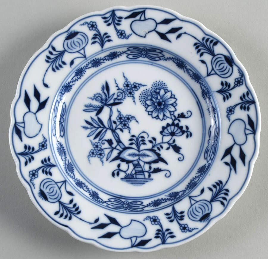 Blue Onion (Scalloped) Salad Plate by Thun-1