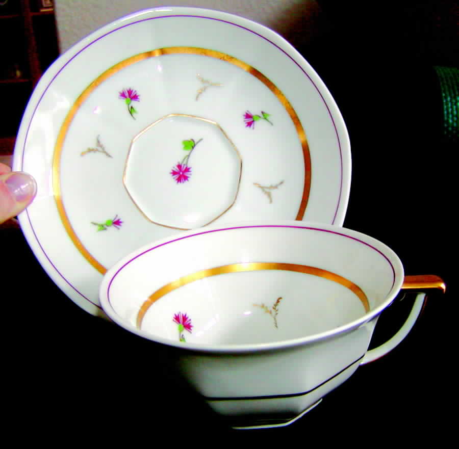 Trv422 Footed Cup & Saucer Set by Tressemanes & Vogt-1