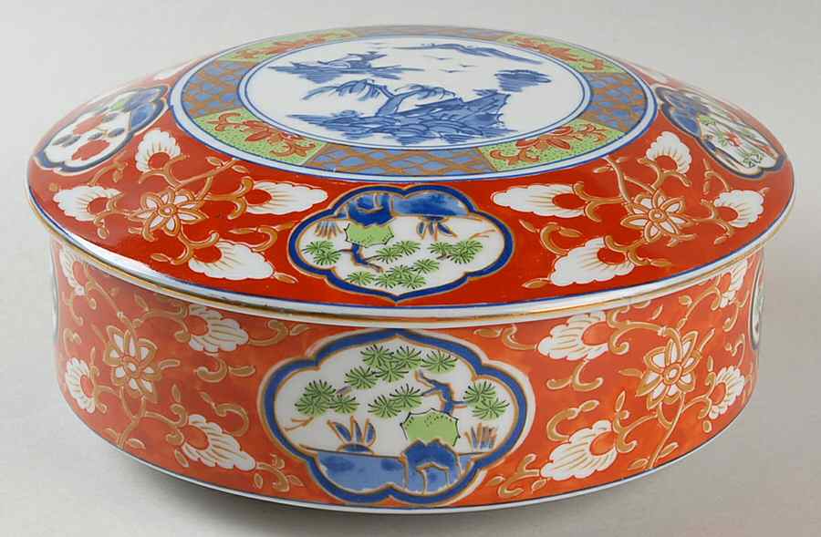 Imari Round Box & Lid by Takahashi-1