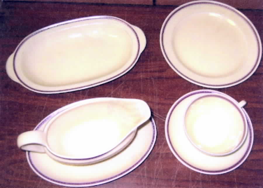 01981 Gravy Boat with Attached Underplate by Thomas-1