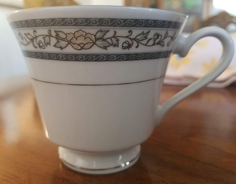 886 (No Swirl) Footed Cup by Trisa-1