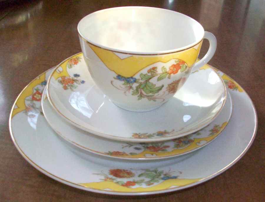 THU288 Flat Cup & Saucer Set by Thun-1