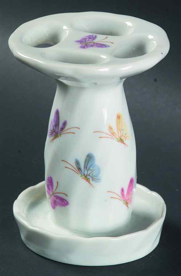 Jolie Toothbrush Holder by Takahashi-1