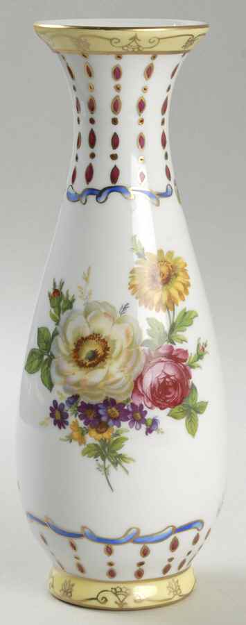 Heirloom 8" Vase by Toyo-1