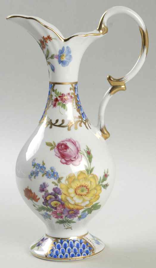 Heirloom 7" Handled Vase by Toyo-1