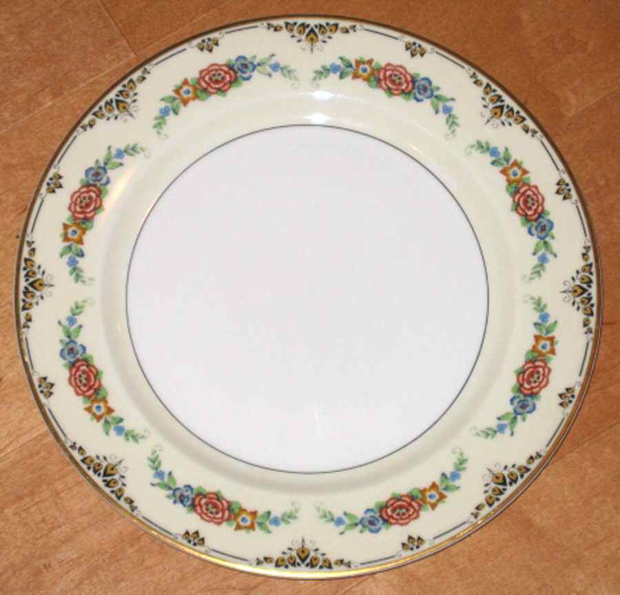 TRV472 Dinner Plate by Tressemanes & Vogt-1