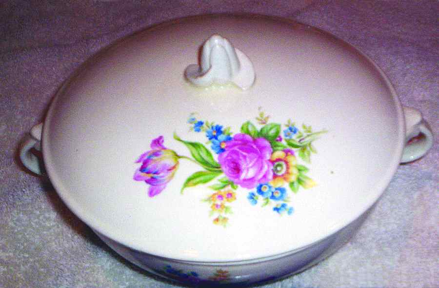 1823 1-2 Round Covered Vegetable by Taylor, Smith & Taylor (Ts&T)-1