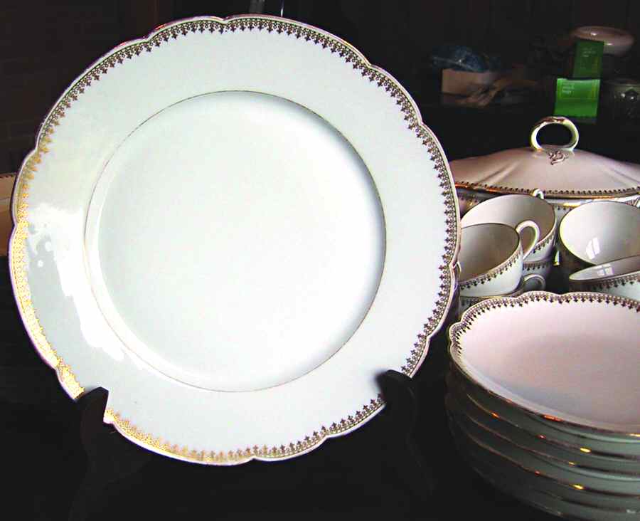 TRV477 Dinner Plate by Tressemanes & Vogt-1