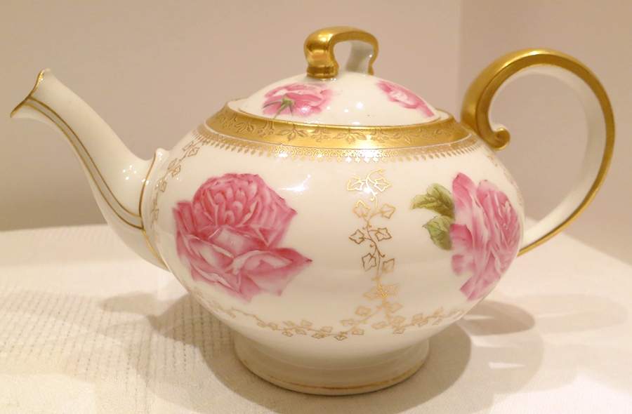 TRV594 Teapot & Lid by Tressemanes & Vogt-1