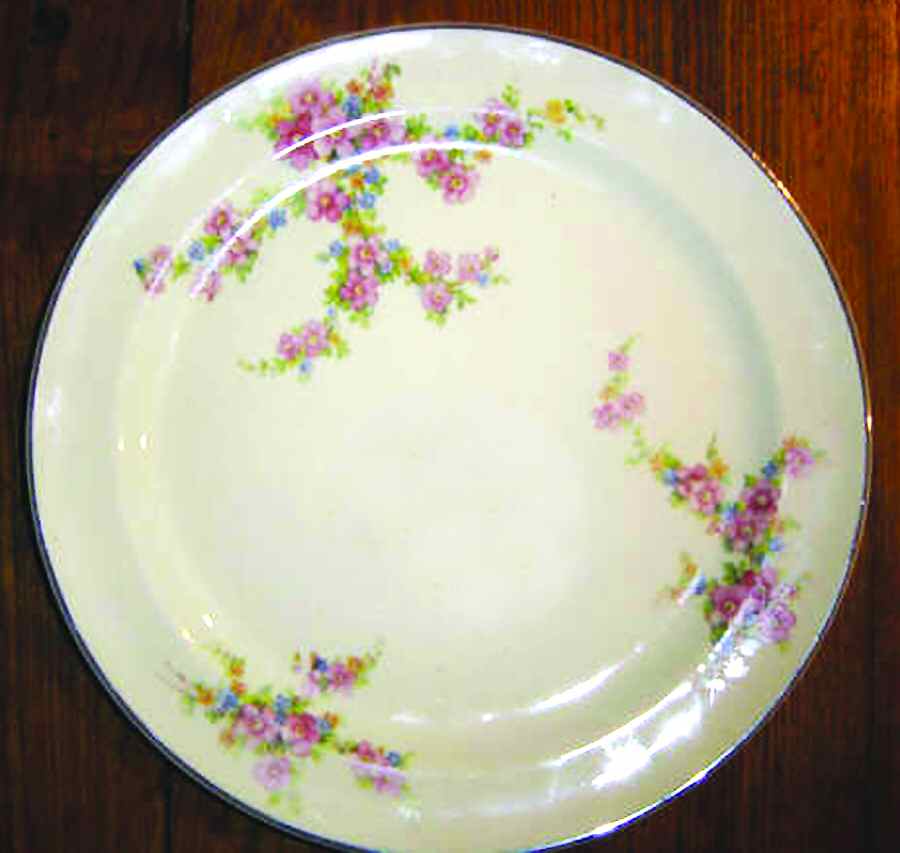 1487 Dinner Plate by Taylor, Smith & Taylor (Ts&T)-1