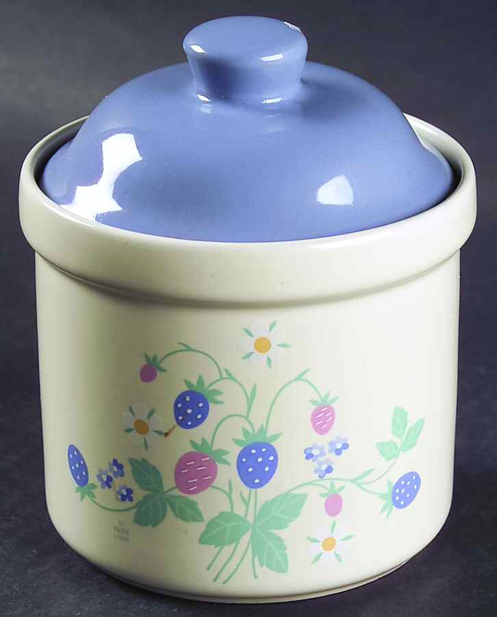 TCR15 Sugar Bowl & Lid by Treasure Craft-1
