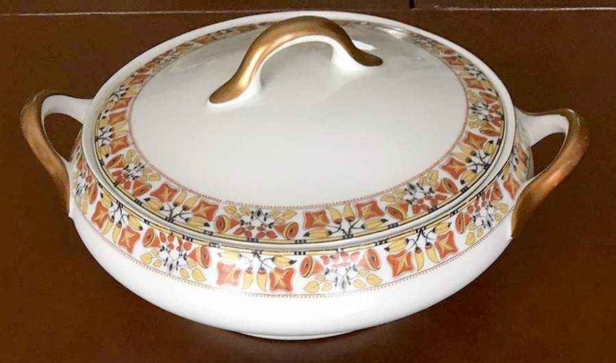 TRV516 Round Covered Vegetable by Tressemanes & Vogt-1