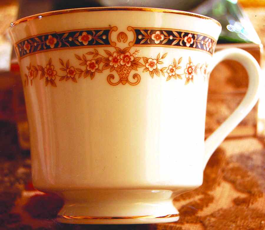 Bronia Footed Cup by Taiko-1